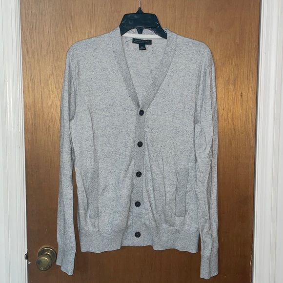 •BANANA REPUBLIC•LIGHT GRAY COTTON & CASHMERE VNECK BUTTON UP SWEATER SIZE SMALL - Picture 8 of 8